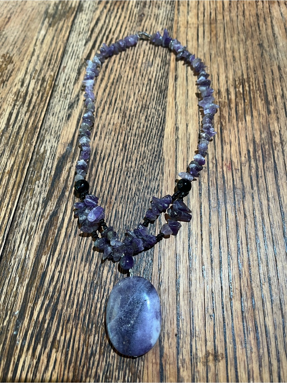 Handcrafted Purple Amethyst Chip Necklace with Oval Pendant